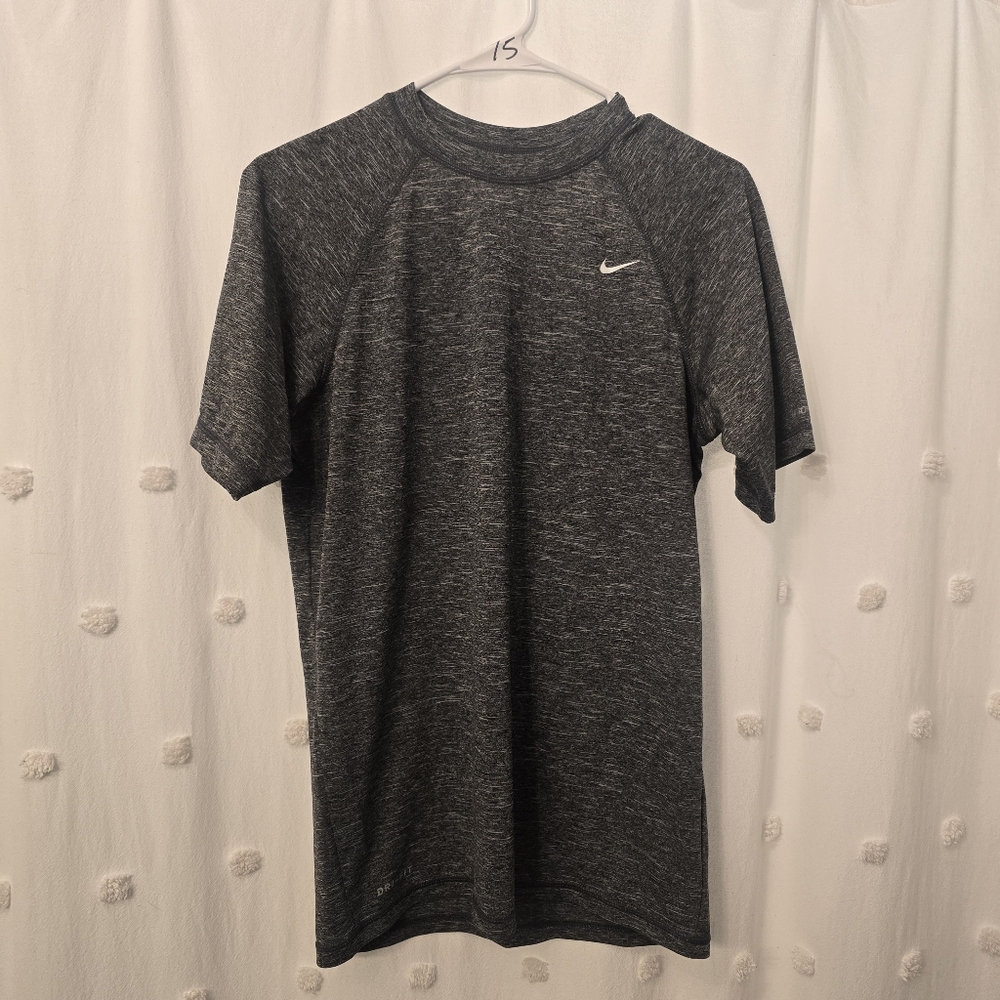 Nike Men's Gray Athletic Shirt Size Small
